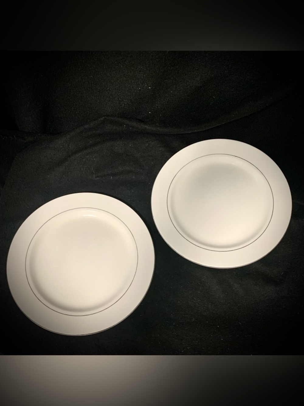 🔍Gibson Everyday Silver Rim Dinner Plate – Vintage White China 10.5” Plate (1)
